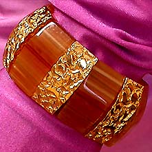 a beautiful vintage costume jewelry bracelet unsigned