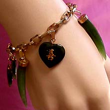 a beautiful vintage costume jewelry bracelet unsigned