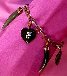 a beautiful vintage costume jewelry bracelet unsigned