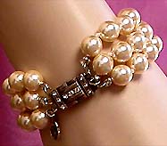 a beautiful vintage costume jewelry bracelet unsigned