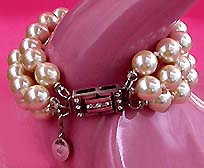 a beautiful vintage costume jewelry bracelet unsigned