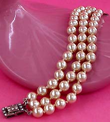 a beautiful vintage costume jewelry bracelet unsigned