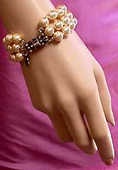 a beautiful vintage costume jewelry bracelet unsigned