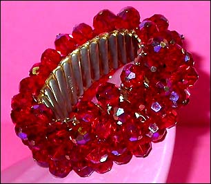 a beautiful vintage costume jewelry bracelet unsigned