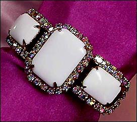 a beautiful vintage costume jewelry bracelet unsigned