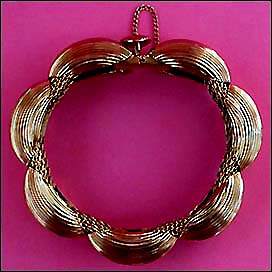 a beautiful vintage costume jewelry bracelet unsigned