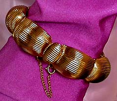 a beautiful vintage costume jewelry bracelet unsigned