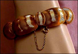 a beautiful vintage costume jewelry bracelet unsigned