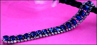 a beautiful vintage costume jewelry bracelet unsigned
