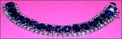 a beautiful vintage costume jewelry bracelet unsigned