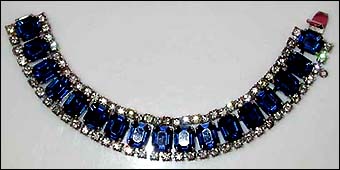 a beautiful vintage costume jewelry bracelet unsigned