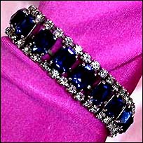 a beautiful vintage costume jewelry bracelet unsigned