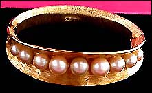 a beautiful vintage costume jewelry bracelet unsigned