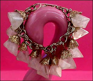 a beautiful vintage costume jewelry bracelet unsigned