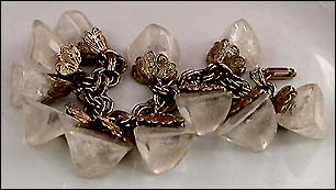 a beautiful vintage costume jewelry bracelet unsigned