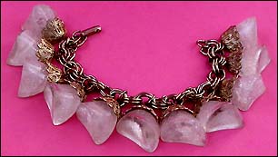 a beautiful vintage costume jewelry bracelet unsigned
