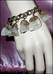 a beautiful vintage costume jewelry bracelet unsigned