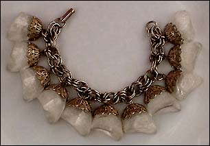 a beautiful vintage costume jewelry bracelet unsigned