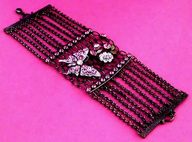 a beautiful vintage costume jewelry bracelet unsigned