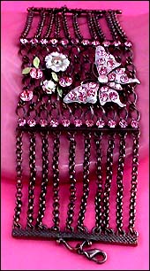 a beautiful vintage costume jewelry bracelet unsigned