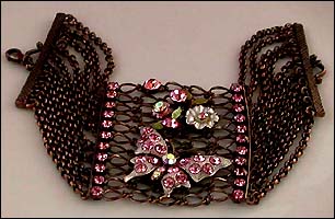 a beautiful vintage costume jewelry bracelet unsigned