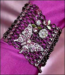 a beautiful vintage costume jewelry bracelet unsigned
