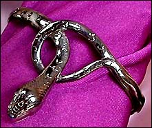 a beautiful vintage costume jewelry bracelet unsigned