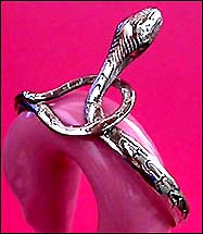 a beautiful vintage costume jewelry bracelet unsigned