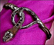 a beautiful vintage costume jewelry crystal rhinestone bracelet