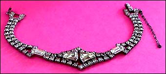 a beautiful vintage costume jewelry bracelet unsigned