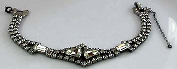 a beautiful vintage costume jewelry bracelet unsigned