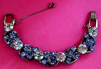 a beautiful vintage costume jewelry bracelet unsigned