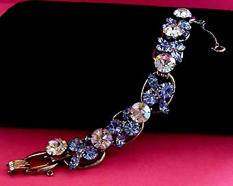 a beautiful vintage costume jewelry bracelet unsigned