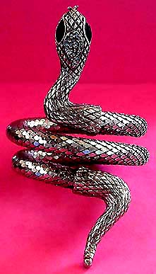 a beautiful vintage costume jewelry bracelet unsigned