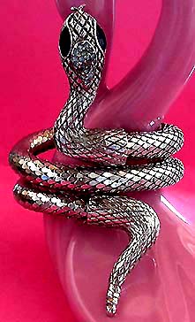 a beautiful vintage costume jewelry bracelet unsigned