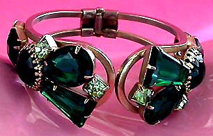 a beautiful vintage costume jewelry bracelet unsigned