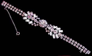 a beautiful vintage costume jewelry bracelet unsigned