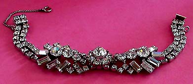 a beautiful vintage costume jewelry bracelet unsigned
