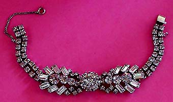 a beautiful vintage costume jewelry bracelet unsigned