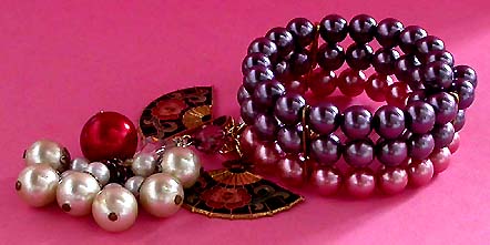 a beautiful vintage costume jewelry bracelet unsigned