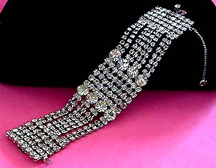 a beautiful vintage costume jewelry bracelet unsigned