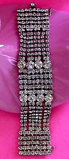 a beautiful vintage costume jewelry bracelet unsigned