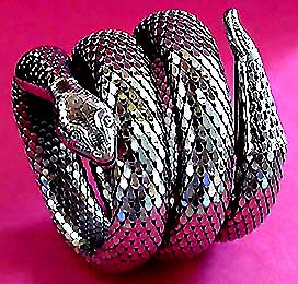 a beautiful vintage costume jewelry bracelet unsigned