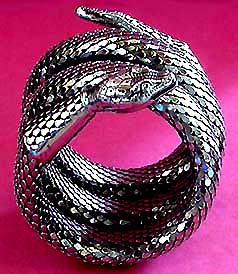 a beautiful vintage costume jewelry bracelet unsigned
