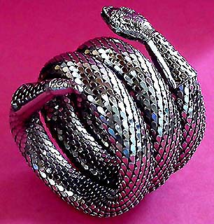a beautiful vintage costume jewelry bracelet unsigned