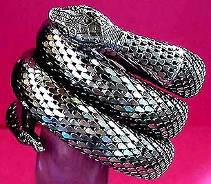 a beautiful vintage costume jewelry bracelet unsigned