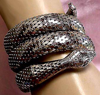 a beautiful vintage costume jewelry bracelet unsigned