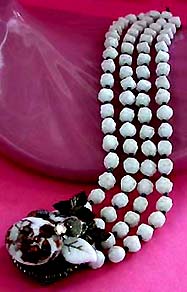 a beautiful vintage costume jewelry bracelet unsigned