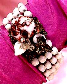 a beautiful vintage costume jewelry bracelet unsigned