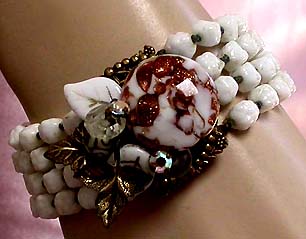 a beautiful vintage costume jewelry bracelet unsigned